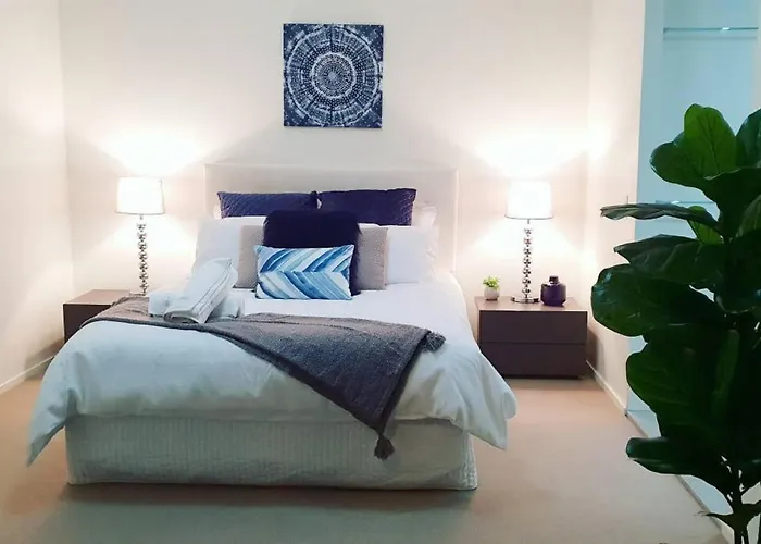 Sk2 - Charming Skyline Cbd W River Views 3 Bedroom Private Apartment